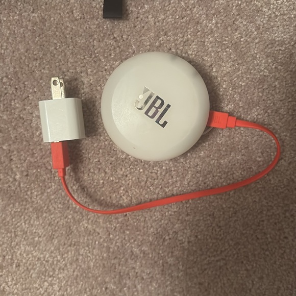 JBL wireless ear buds. New in box-in original box with instructions, charger - Picture 6 of 12